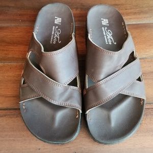 AIV Avin Anatomic Sandals NWOT